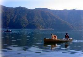 静かな湖面が美しい